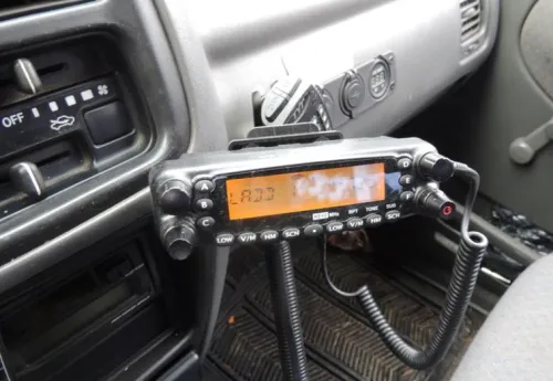 Mobile VHF FM transceiver using the Canadian LADD 1 channel